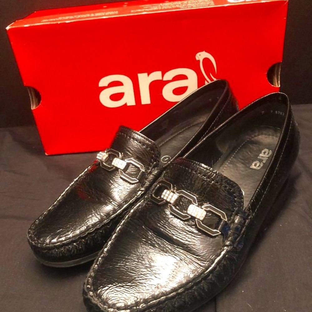 Ara Black Patent Loafer 9 1/2 (US) $25